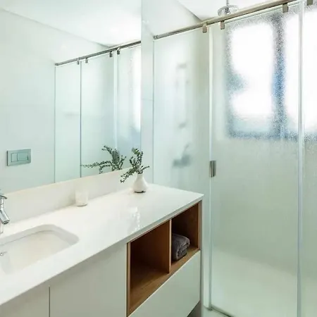 Elegante De Con Pista De Tenis Y Piscina Marbella