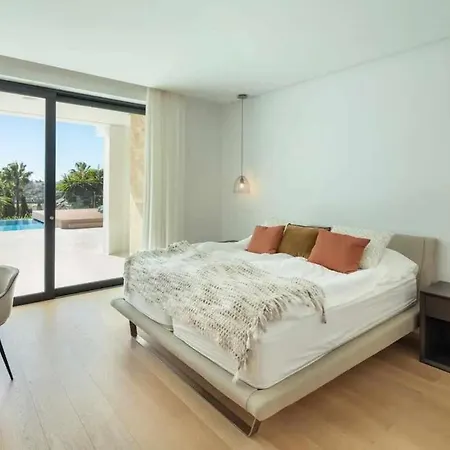 Elegante De Con Pista De Tenis Y Piscina Villa *