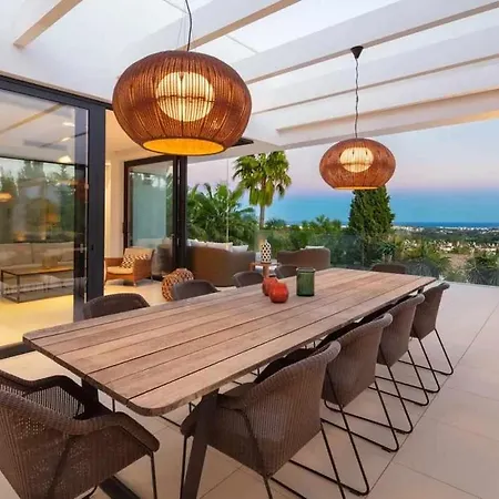 Elegante De Con Pista De Tenis Y Piscina Villa *