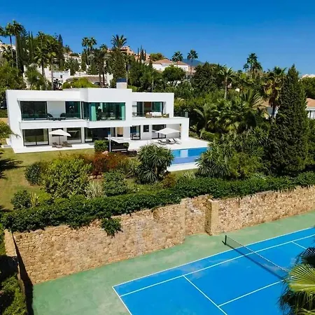 Elegante De Con Pista De Tenis Y Piscina *